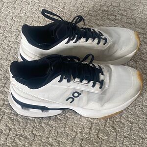 On Running White and Black Athletic Shoes Cloudpulse Pro